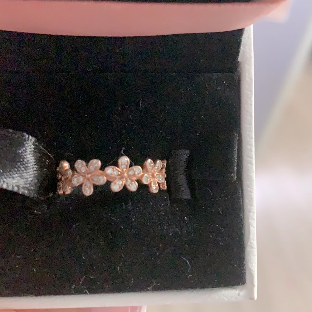Pandora Daisy ring